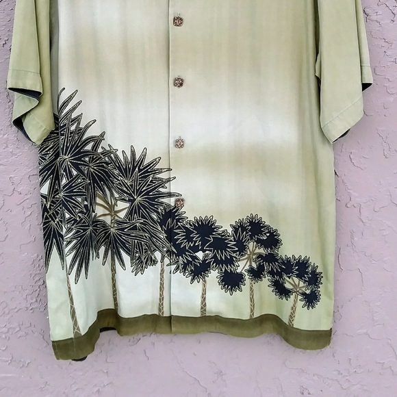 TOMMY BAHAMA TROPICAL HAWAIIAN SILK BUTTON DOWN - Picture 2 of 9